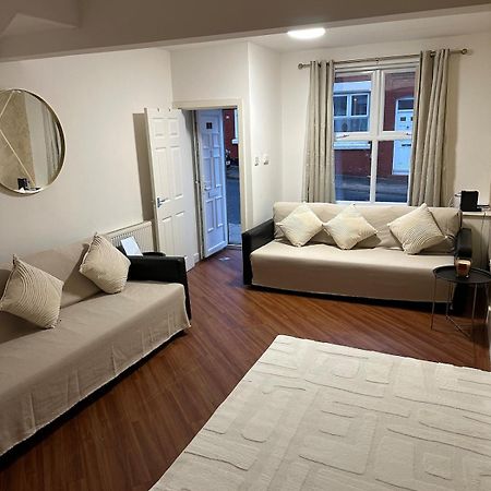 Two Bedroom House Free Parking Liverpool Eksteriør bilde
