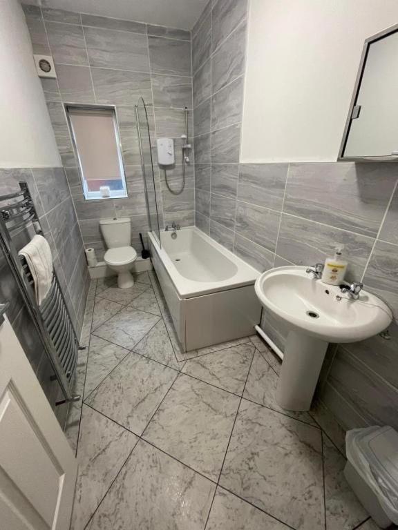 Two Bedroom House Free Parking Liverpool Eksteriør bilde